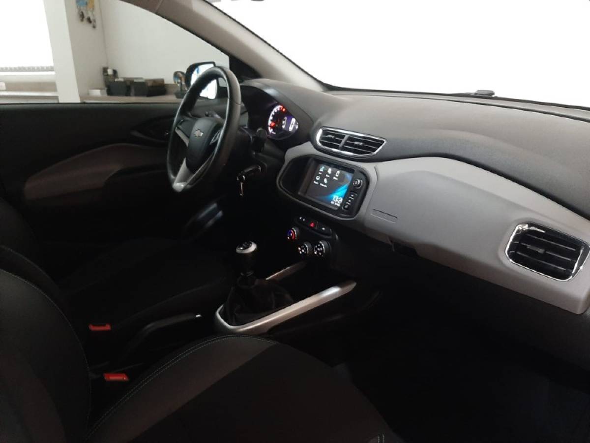 CHEVROLET - ONIX - 2018/2019 - Branca - R$ 62.900,00