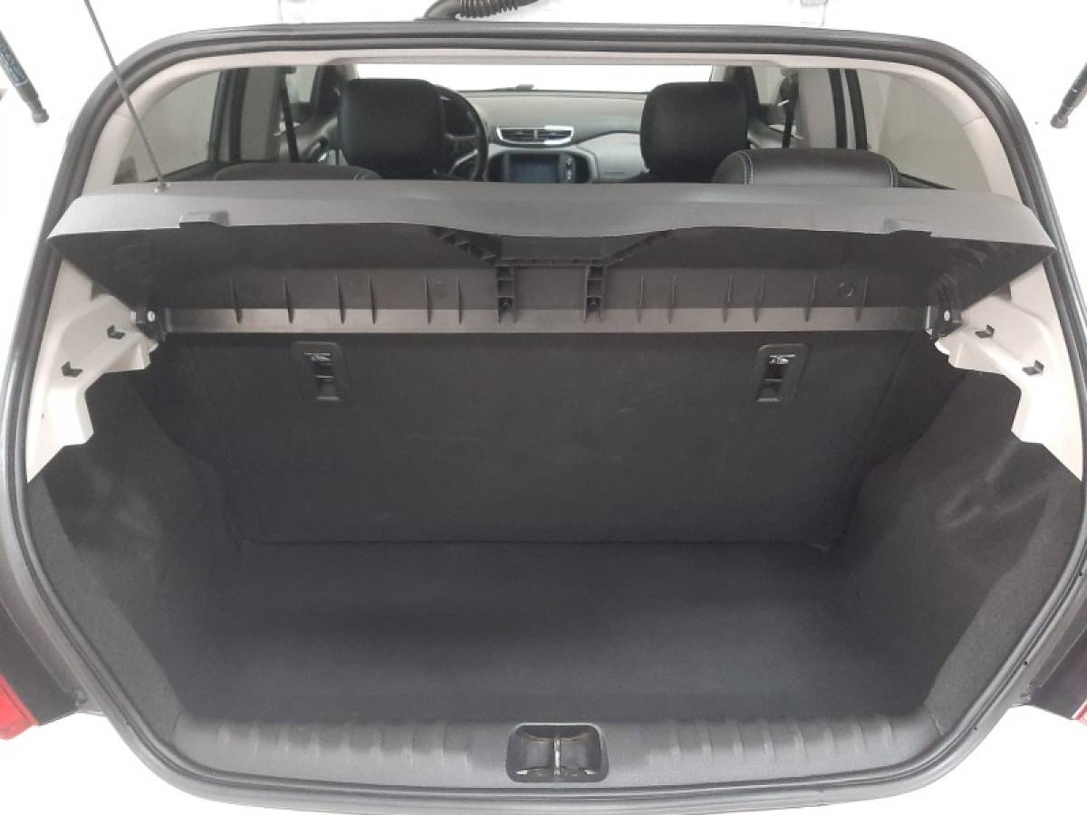 CHEVROLET - ONIX - 2018/2019 - Branca - R$ 62.900,00