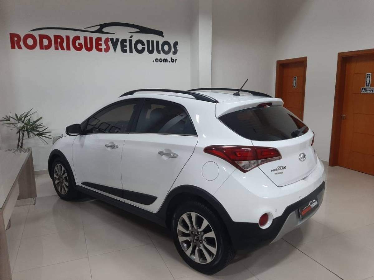 HYUNDAI - HB20X - 2016/2017 - Branca - R$ 69.900,00