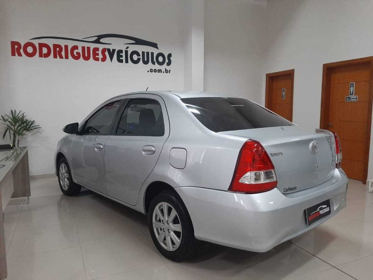 TOYOTA - ETIOS - 2020/2020 - Prata - R$ 64.900,00