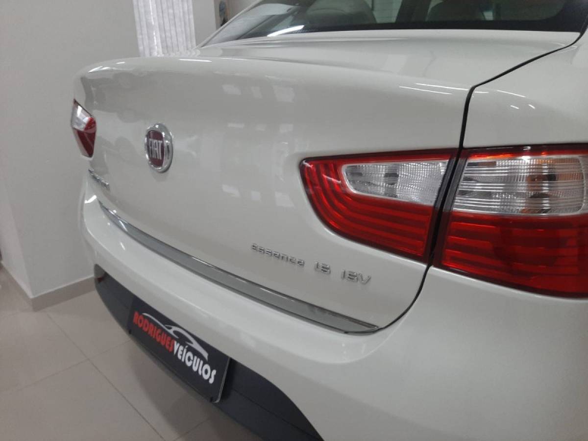 FIAT - GRAND SIENA - 2015/2015 - Branca - R$ 47.900,00
