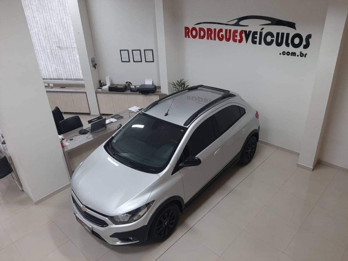 CHEVROLET - ONIX - 2019/2019 - Prata - R$ 68.900,00