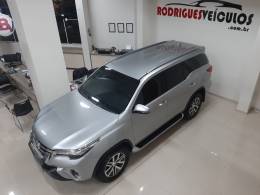 TOYOTA - HILUX SW4 - 2018/2018 - Prata - R$ 229.900,00