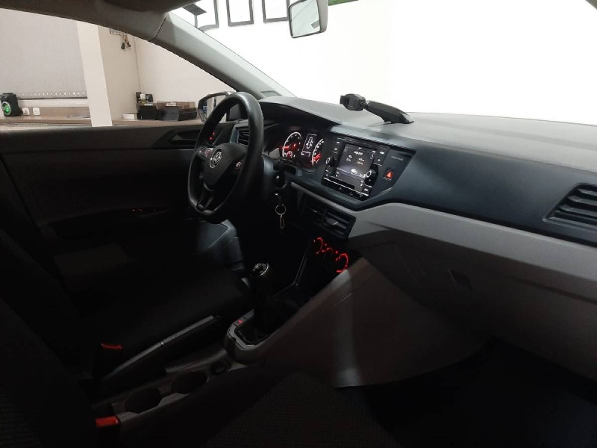 VOLKSWAGEN - POLO - 2018/2019 - Prata - R$ 67.900,00