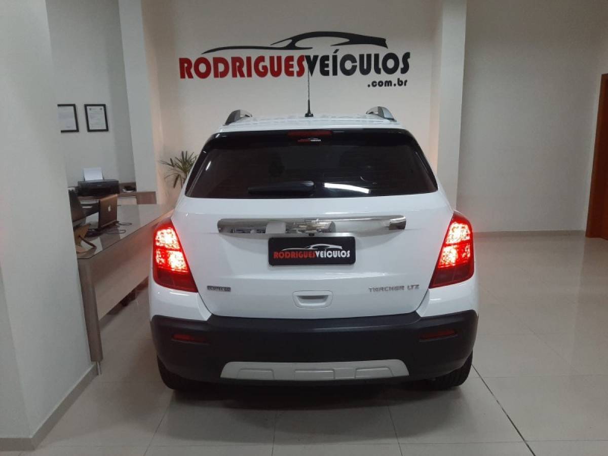 CHEVROLET - TRACKER - 2014/2014 - Branca - R$ 68.900,00