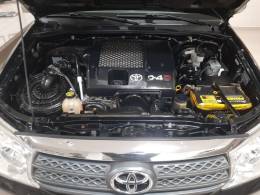 TOYOTA - HILUX SW4 - 2010/2011 - Preta - R$ 119.900,00