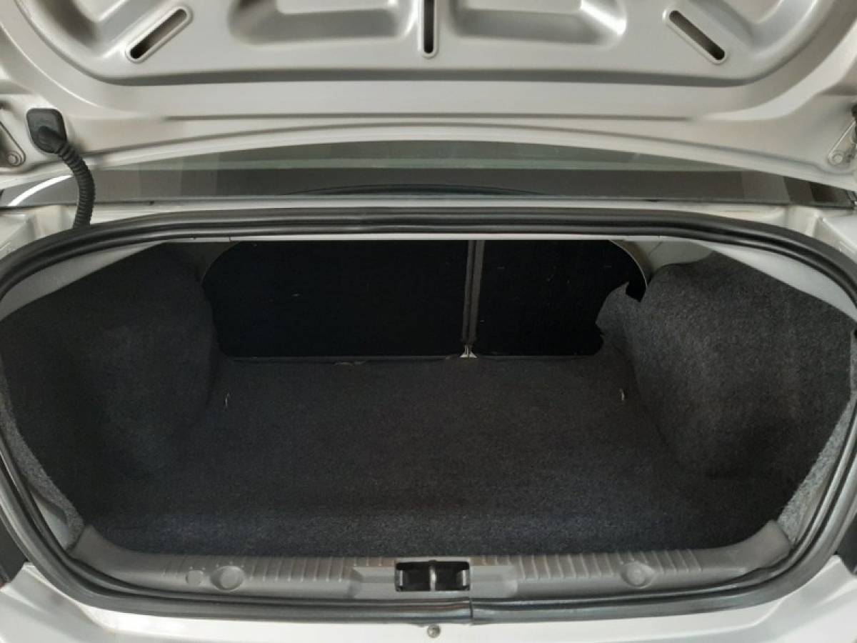 FORD - FIESTA - 2005/2005 - Prata - R$ 24.900,00