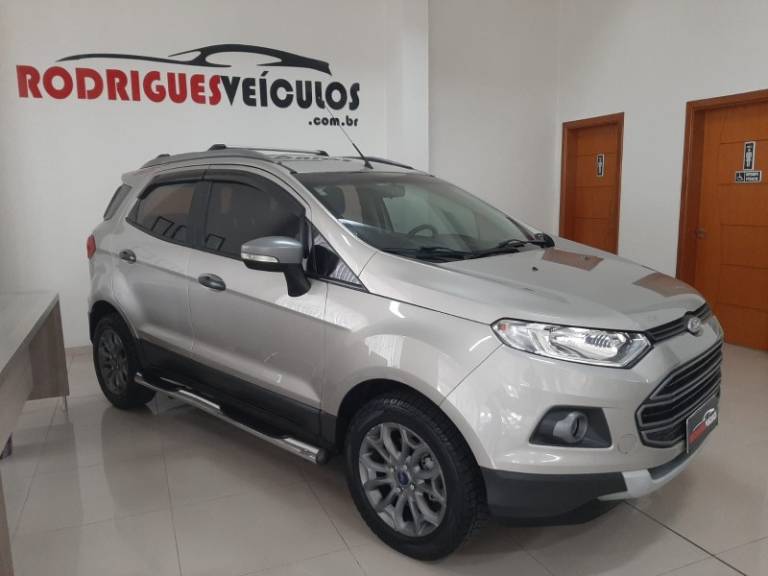 FORD - ECOSPORT - 2016/2017 - Prata - R$ 64.900,00