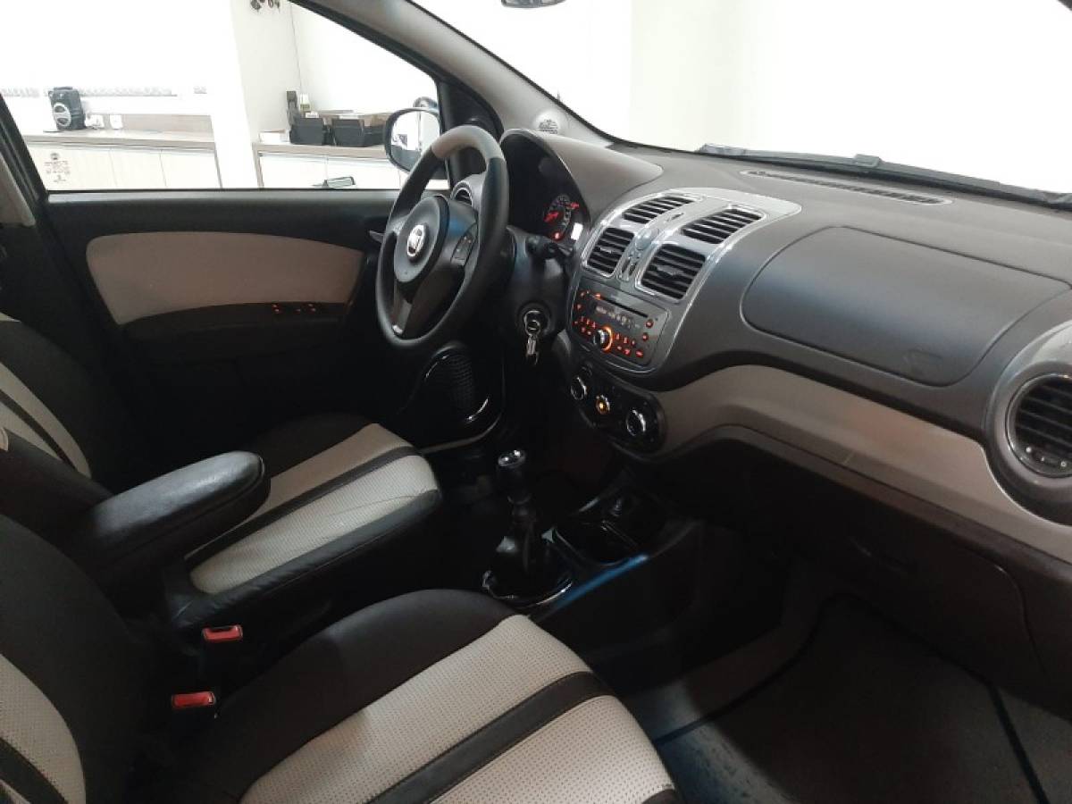 FIAT - GRAND SIENA - 2015/2015 - Branca - R$ 47.900,00