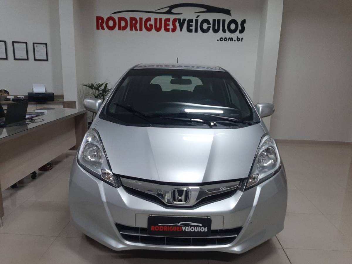 HONDA - FIT - 2013/2014 - Prata - R$ 58.900,00