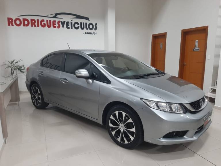 HONDA - CIVIC - 2015/2016 - Cinza - R$ 82.900,00