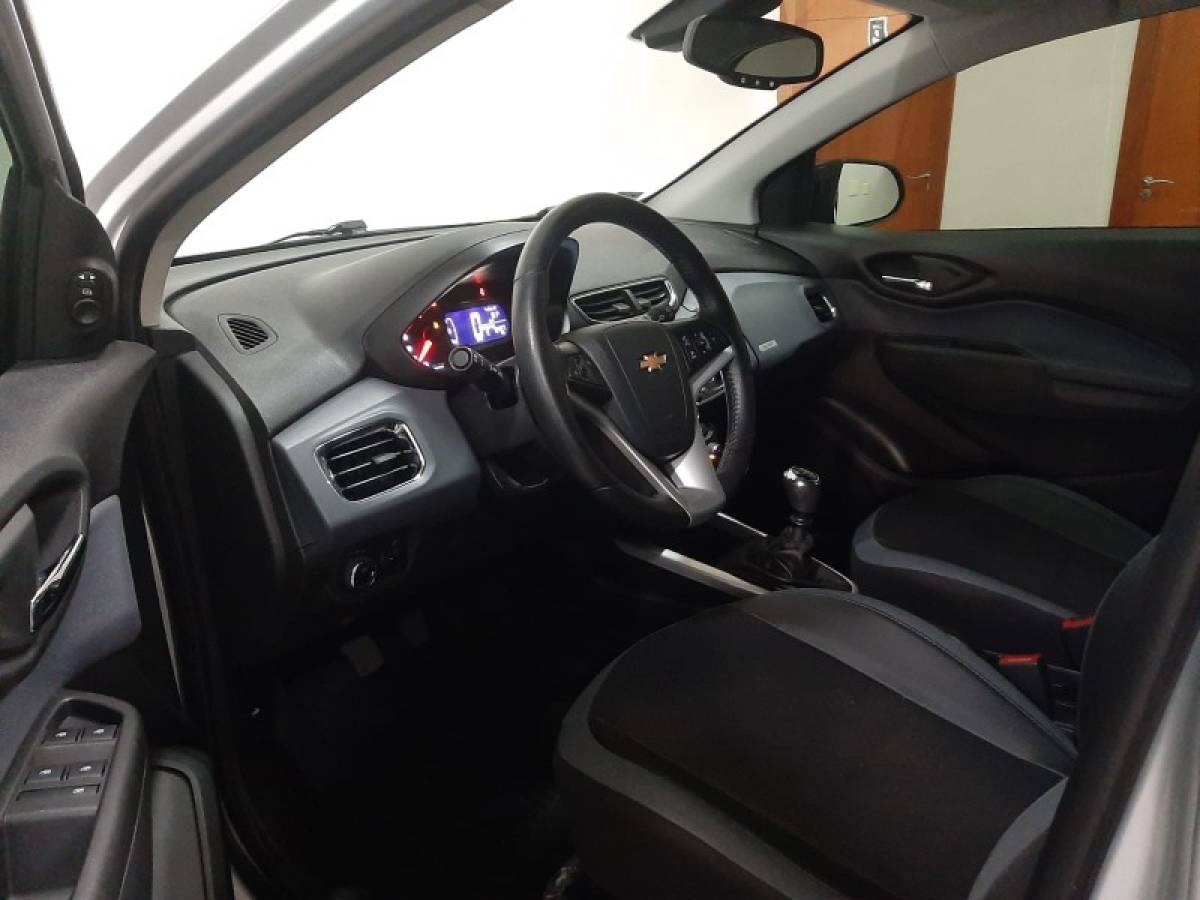 CHEVROLET - ONIX - 2019/2019 - Prata - R$ 68.900,00