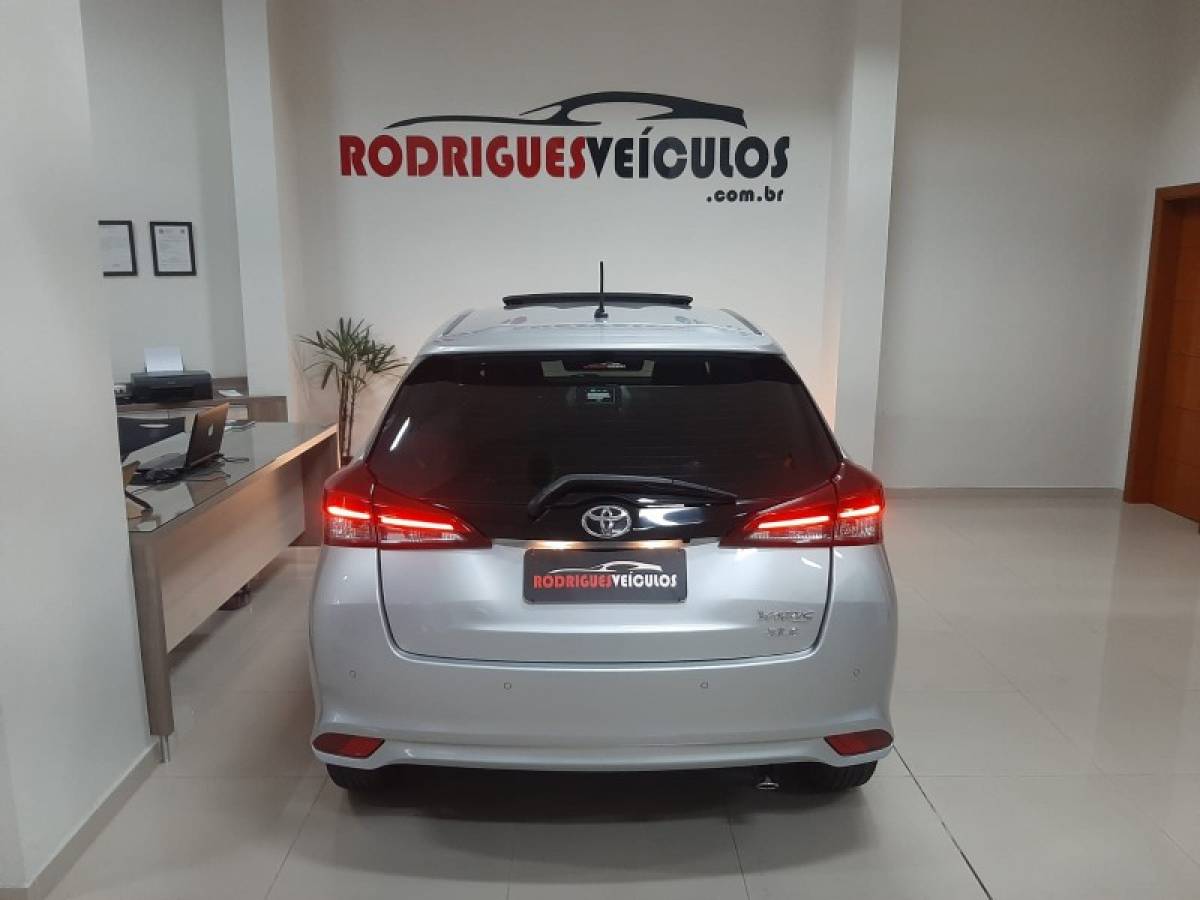 TOYOTA - YARIS - 2020/2021 - Preta - R$ 92.900,00