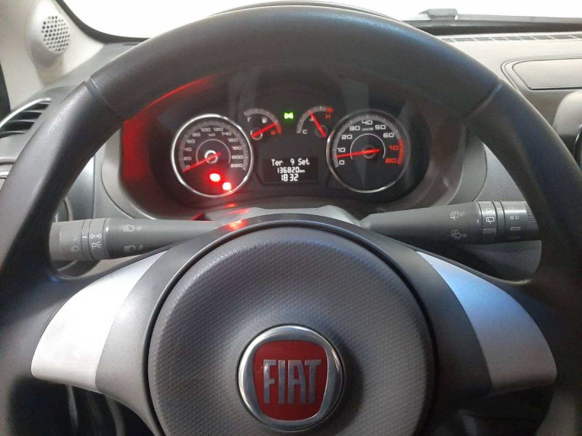 FIAT - PALIO - 2012/2013 - Preta - R$ 36.900,00