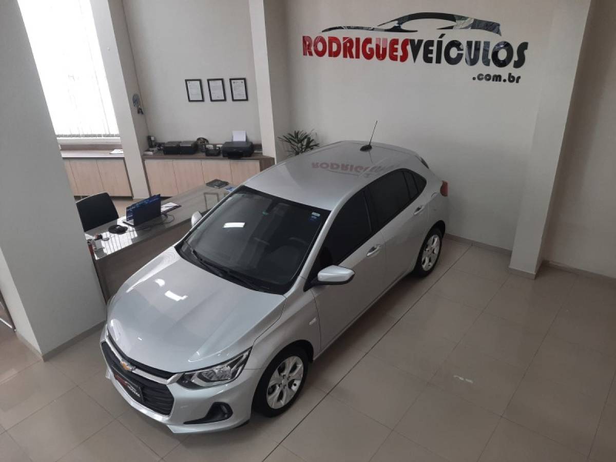 CHEVROLET - ONIX - 2023/2023 - Prata - R$ 82.900,00