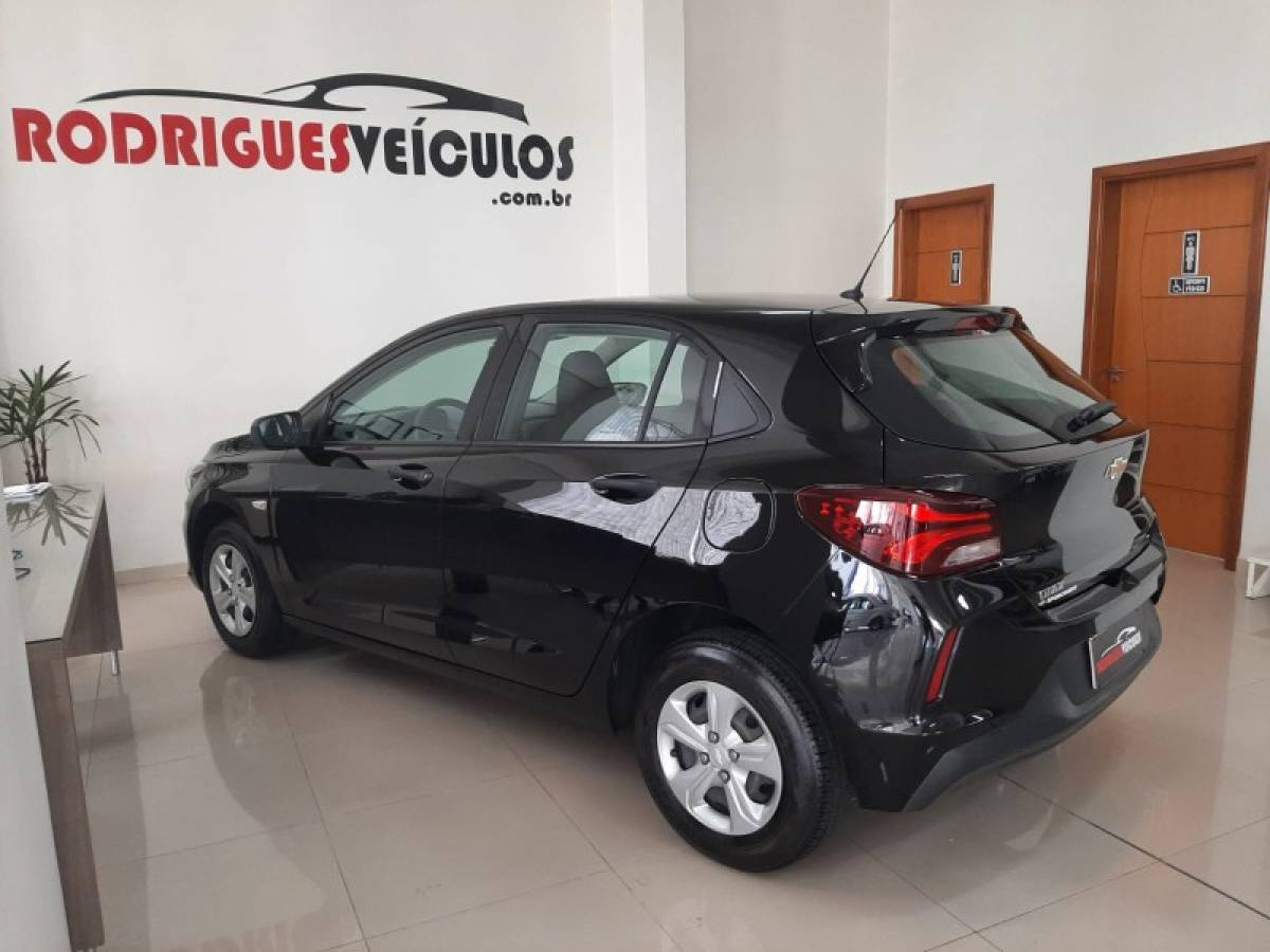 CHEVROLET - ONIX - 2021/2022 - Preta - R$ 68.900,00