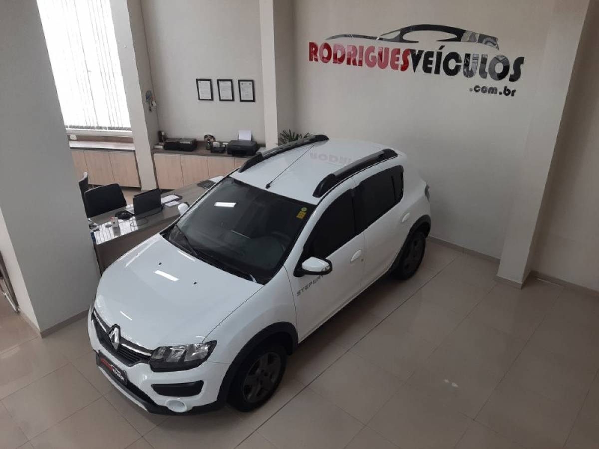 RENAULT - SANDERO - 2018/2019 - Branca - R$ 59.900,00