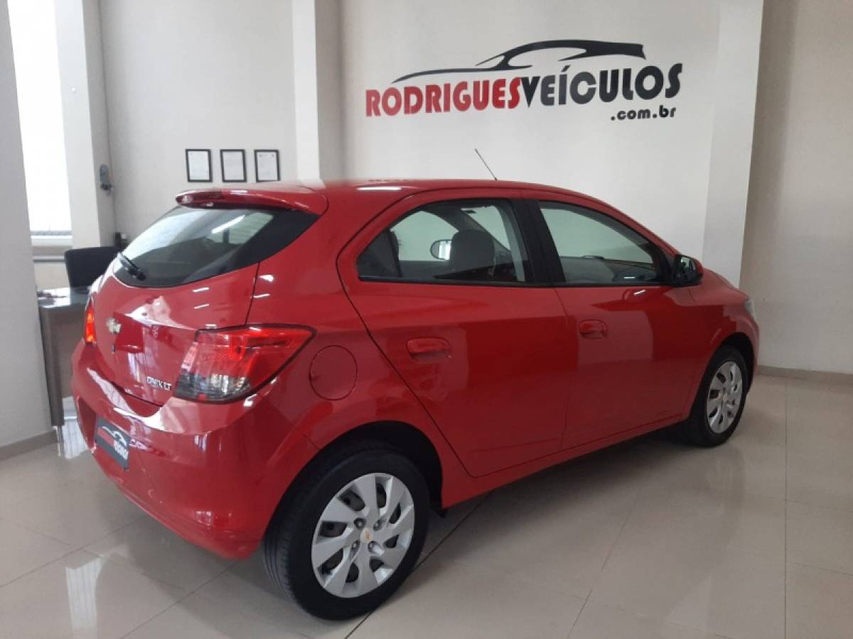 CHEVROLET - ONIX - 2015/2016 - Vermelha - R$ 51.900,00