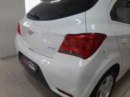 CHEVROLET - ONIX - 2018/2019 - Branca - R$ 62.900,00