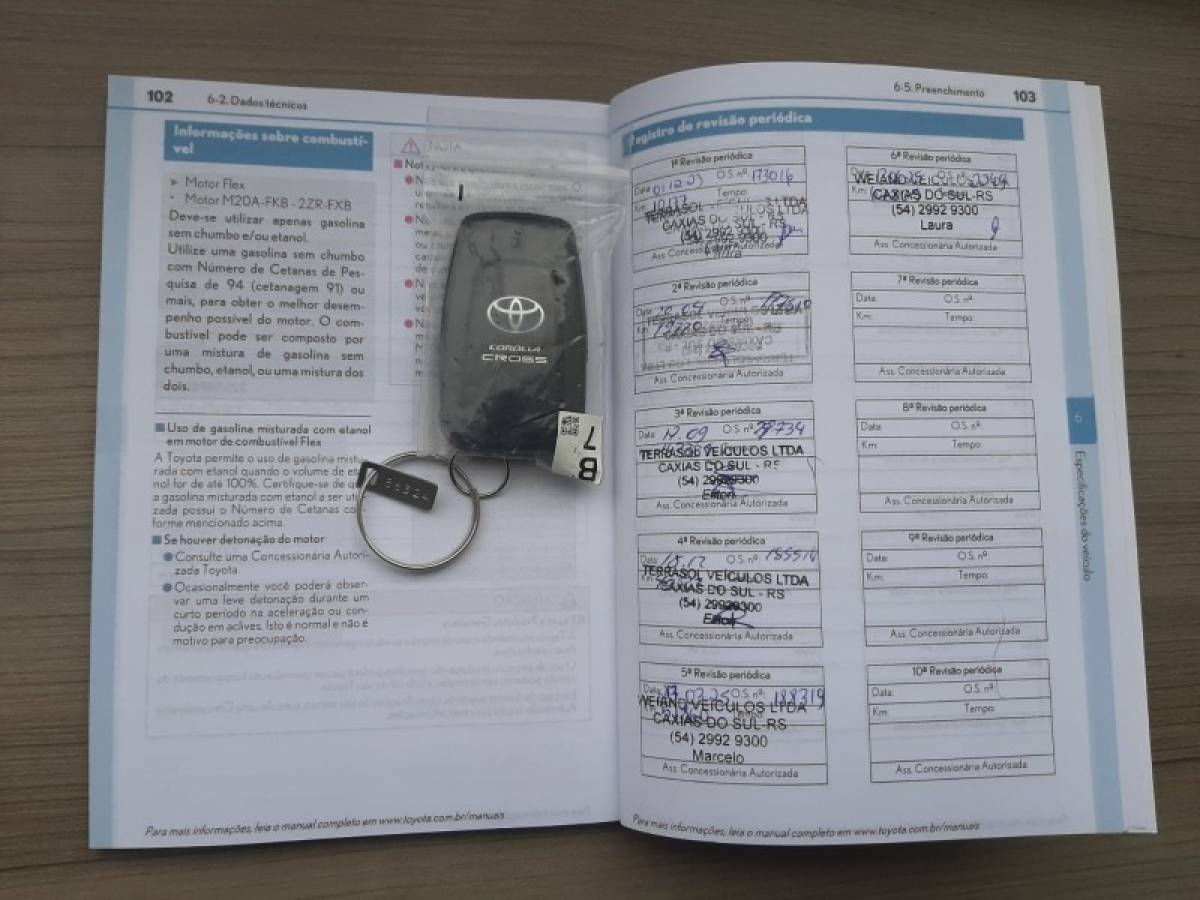 TOYOTA - COROLLA - 2023/2024 - Vermelha - R$ 169.900,00