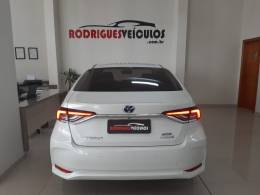 TOYOTA - COROLLA - 2020/2021 - Branca - R$ 139.900,00