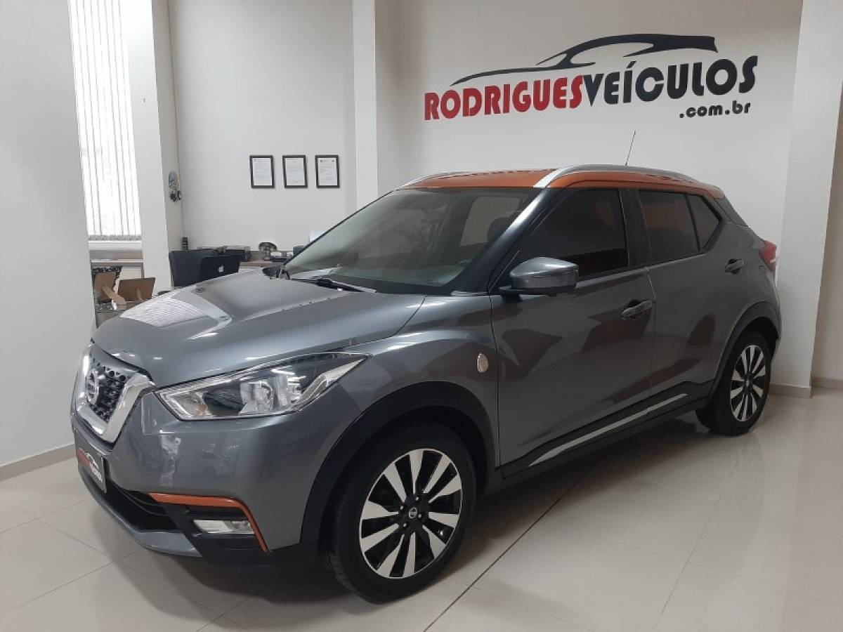 NISSAN - KICKS - 2016/2017 - Cinza - R$ 84.900,00