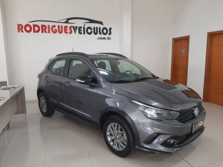 FIAT - ARGO - 2019/2020 - Cinza - R$ 71.900,00