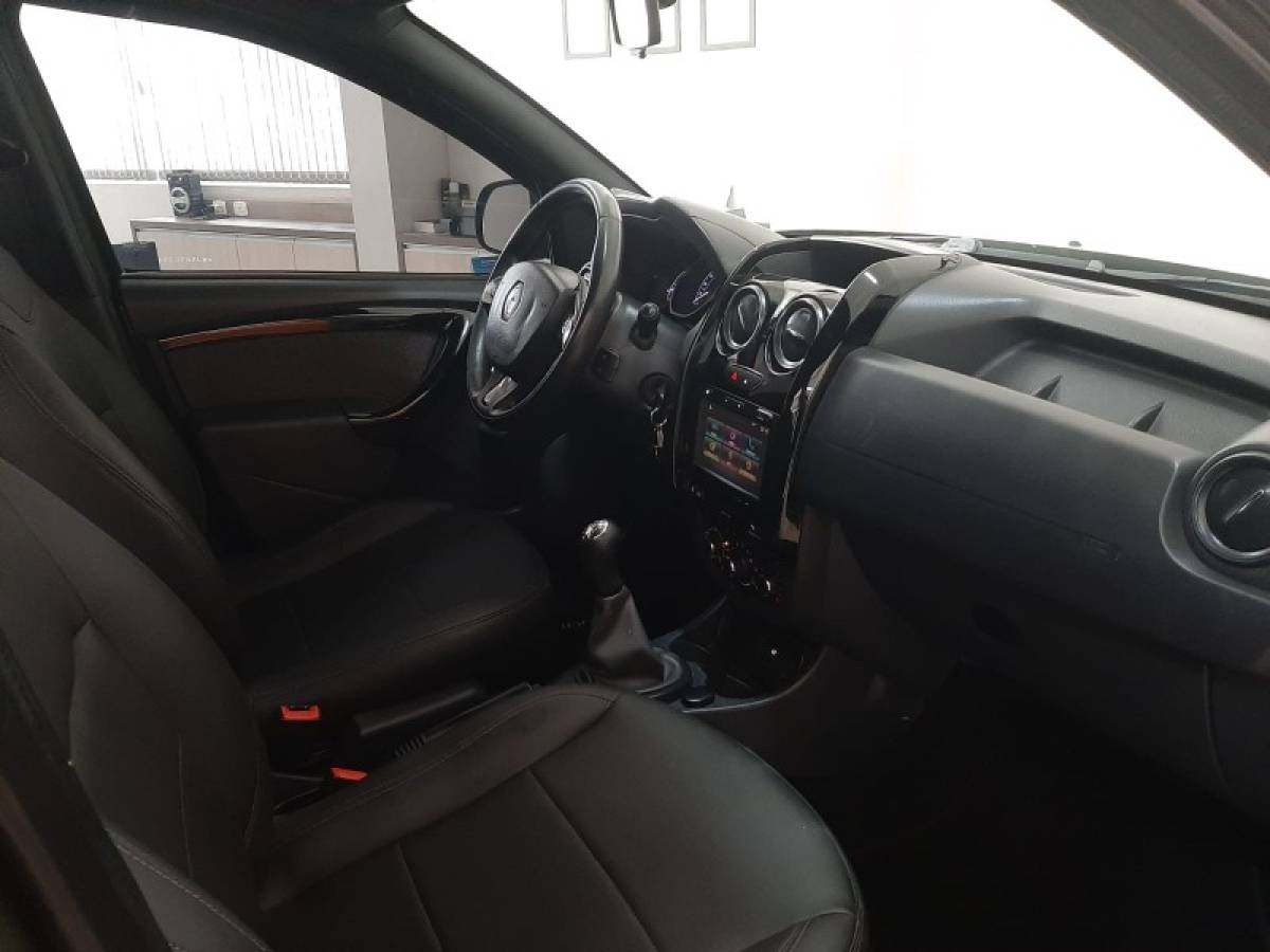 RENAULT - OROCH - 2016/2017 - Verde - R$ 71.800,00