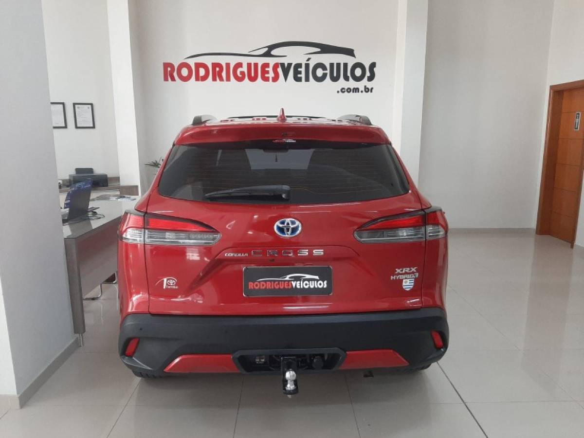 TOYOTA - COROLLA - 2023/2024 - Vermelha - R$ 169.900,00