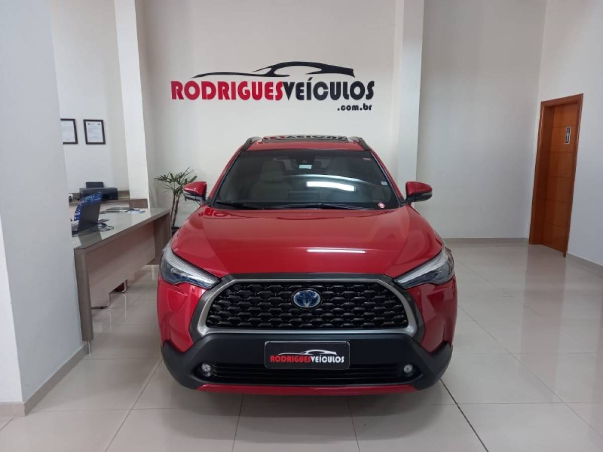 TOYOTA - COROLLA - 2023/2024 - Vermelha - R$ 169.900,00