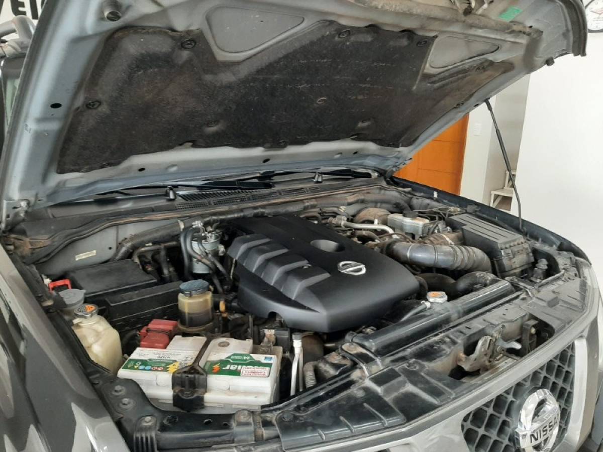 NISSAN - FRONTIER - 2012/2013 - Preta - R$ 104.900,00