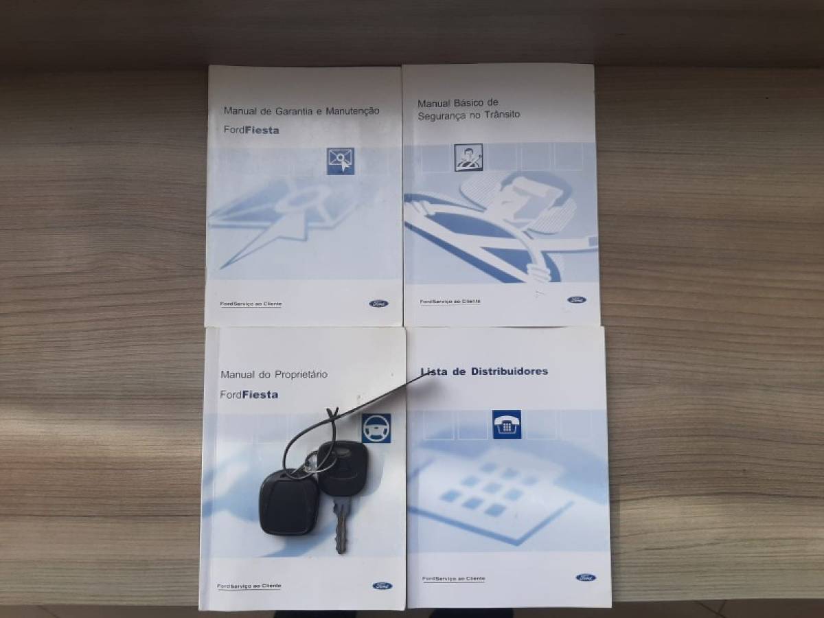 FORD - FIESTA - 2005/2005 - Prata - R$ 24.900,00