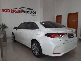 TOYOTA - COROLLA - 2020/2021 - Branca - R$ 139.900,00