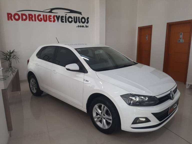 VOLKSWAGEN - POLO - 2019/2019 - Branca - R$ 67.900,00