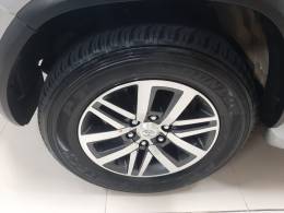 TOYOTA - HILUX SW4 - 2018/2018 - Prata - R$ 229.900,00