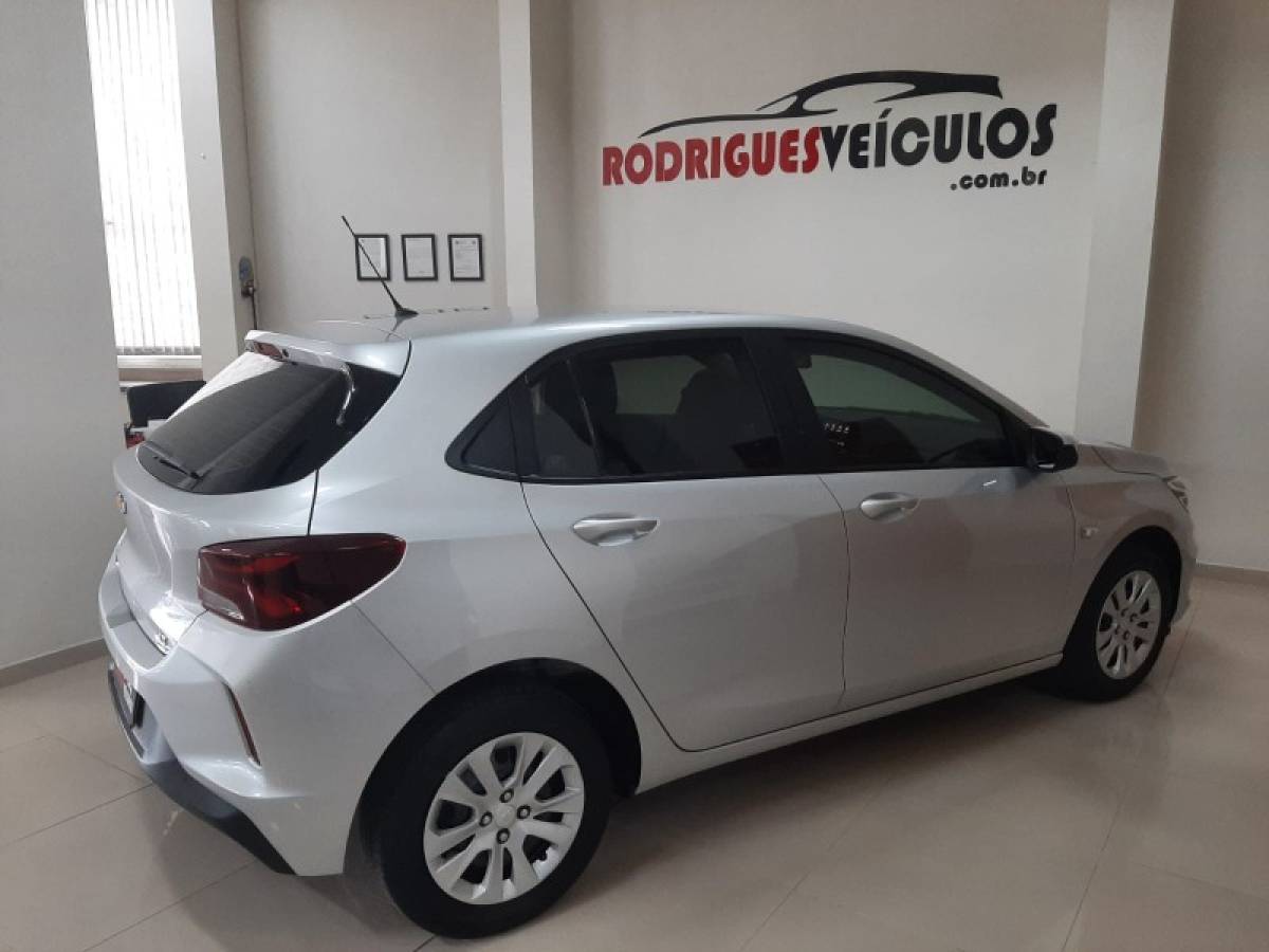 CHEVROLET - ONIX - 2020/2020 - Prata - R$ 59.900,00