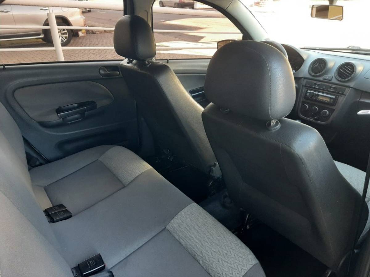 VOLKSWAGEN - VOYAGE - 2009/2009 - Prata - R$ 25.900,00