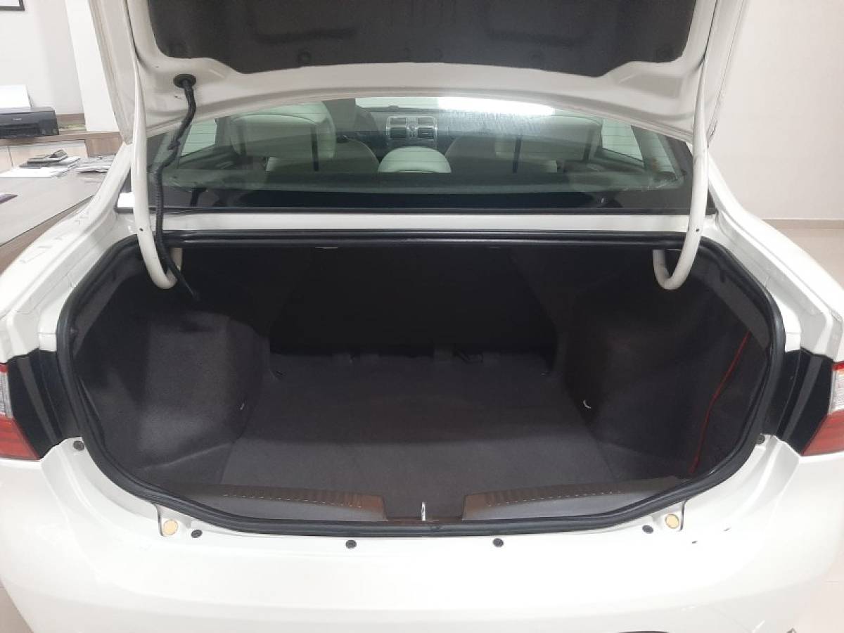 FIAT - GRAND SIENA - 2015/2015 - Branca - R$ 47.900,00