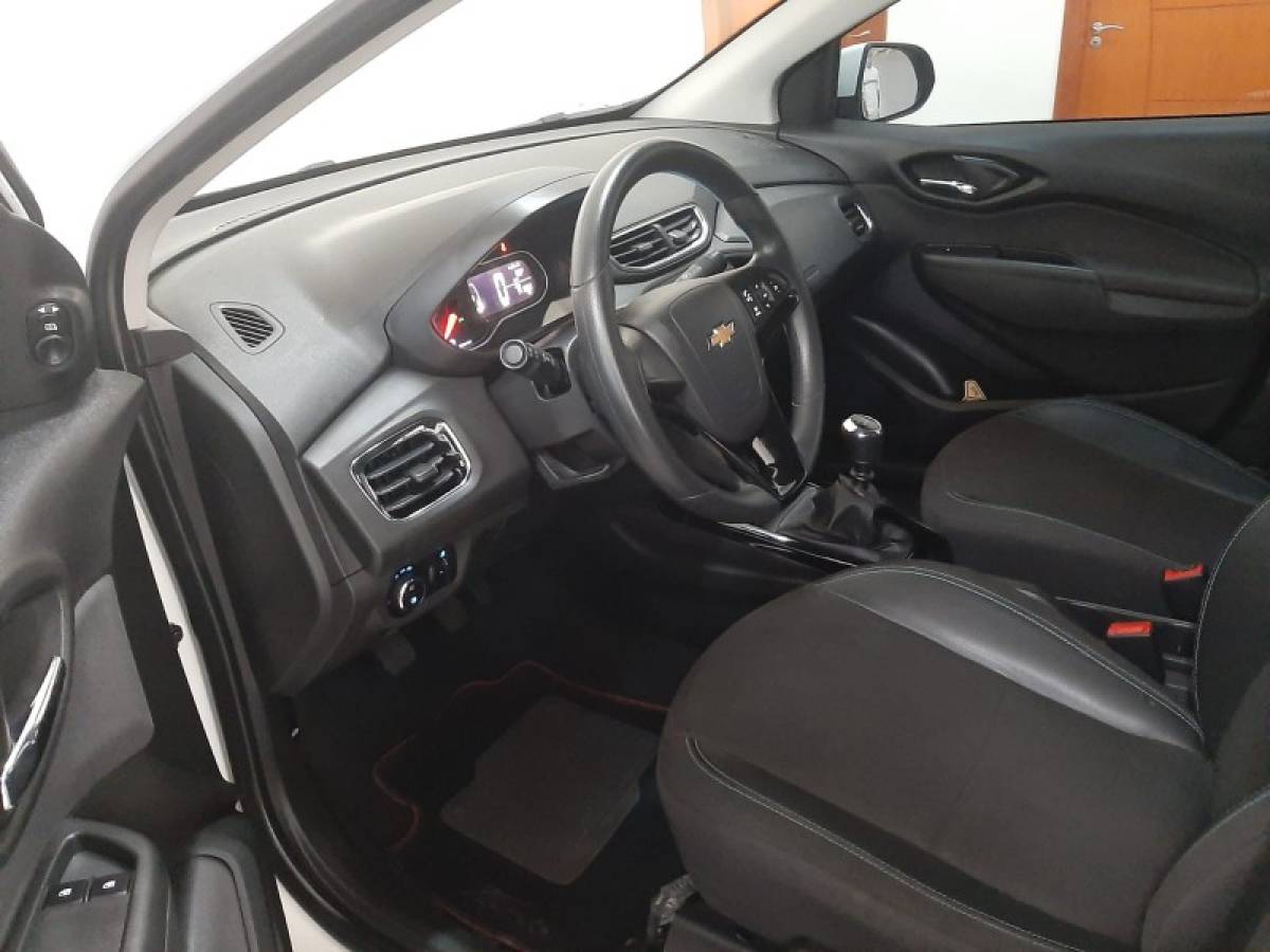 CHEVROLET - PRISMA - 2018/2019 - Branca - R$ 63.900,00