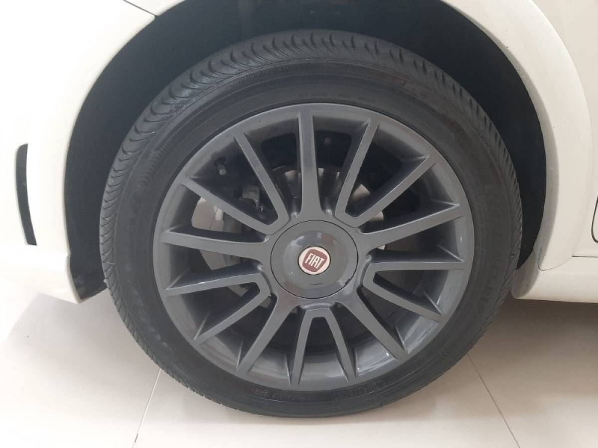 FIAT - PUNTO - 2014/2015 - Branca - R$ 57.900,00