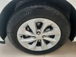 CHEVROLET - ONIX - 2022/2023 - Branca - R$ 88.900,00
