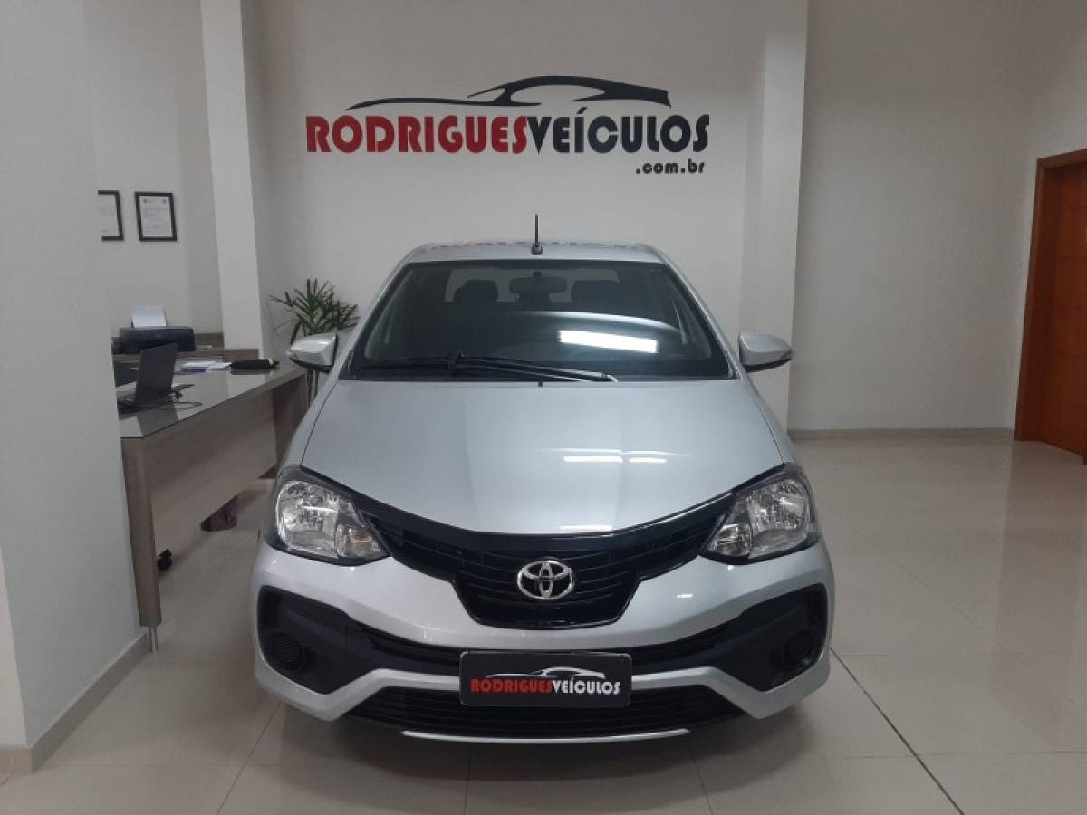 TOYOTA - ETIOS - 2020/2020 - Prata - R$ 64.900,00