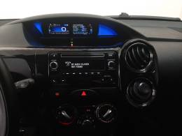 TOYOTA - ETIOS - 2016/2017 - Branca - R$ 59.900,00