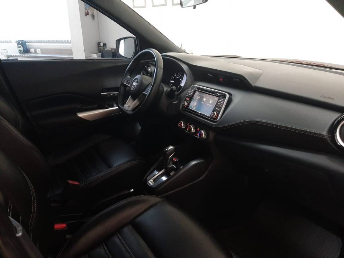 NISSAN - KICKS - 2017/2018 - Marrom - R$ 79.900,00