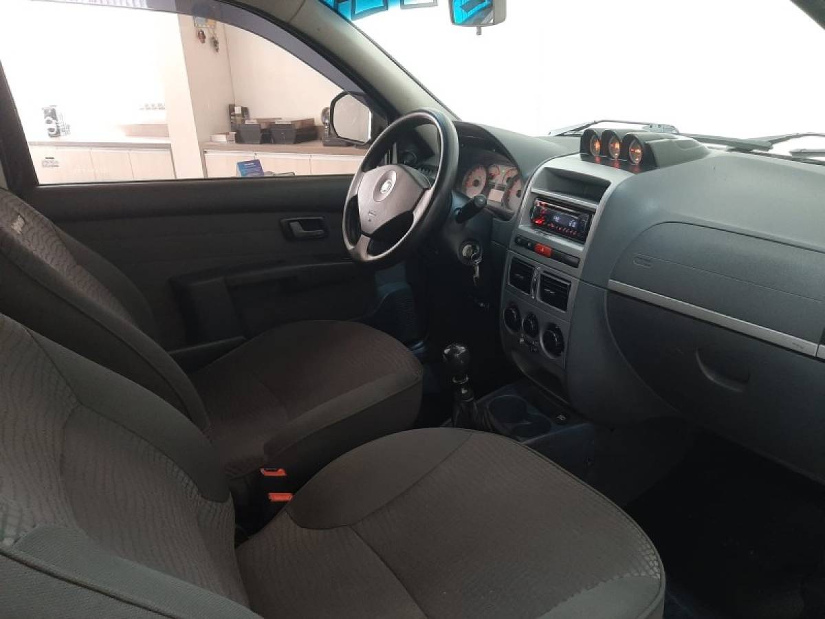 FIAT - STRADA - 2011/2012 - Preta - R$ 53.800,00