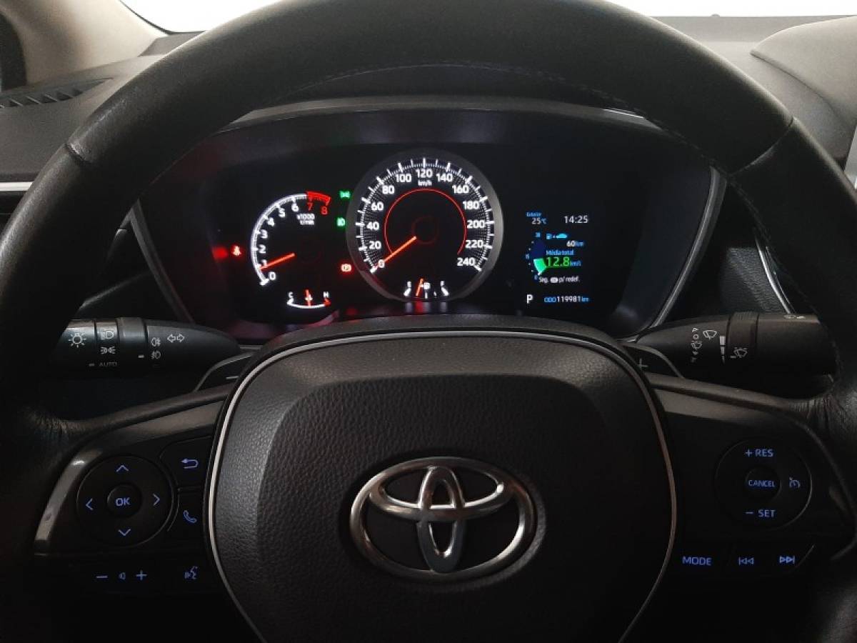 TOYOTA - COROLLA - 2020/2021 - Prata - R$ 119.990,00