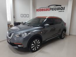 NISSAN - KICKS - 2016/2017 - Cinza - R$ 82.900,00