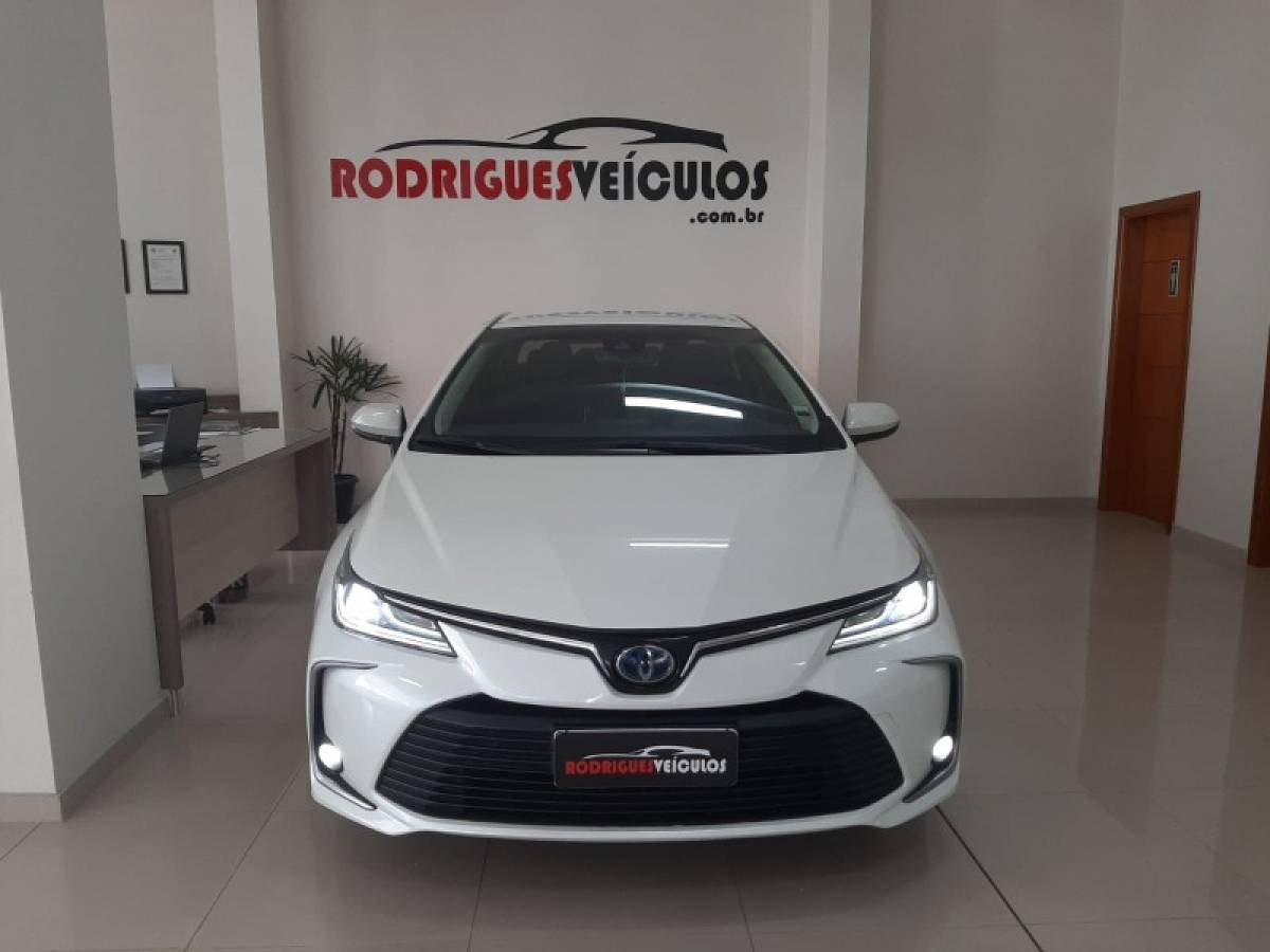 TOYOTA - COROLLA - 2020/2021 - Branca - R$ 139.900,00