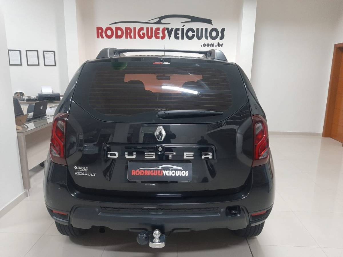 RENAULT - DUSTER - 2015/2016 - Preta - R$ 59.900,00