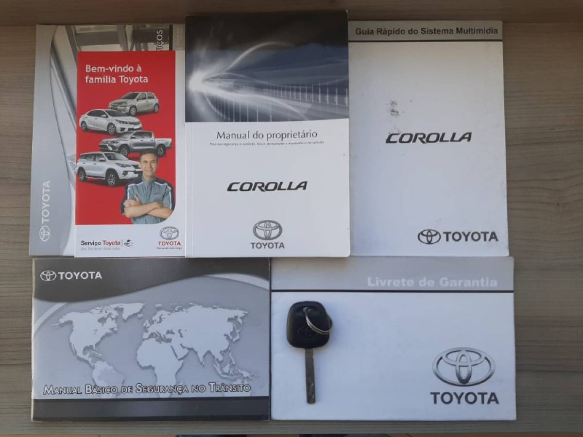 TOYOTA - COROLLA - 2016/2017 - Prata - R$ 92.900,00